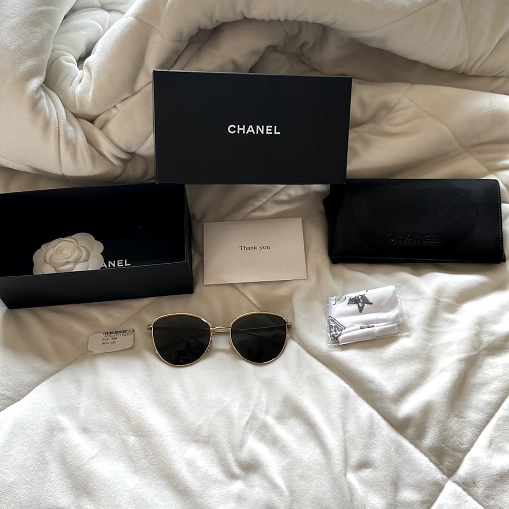 Chanel butterfly glasses comes with everything